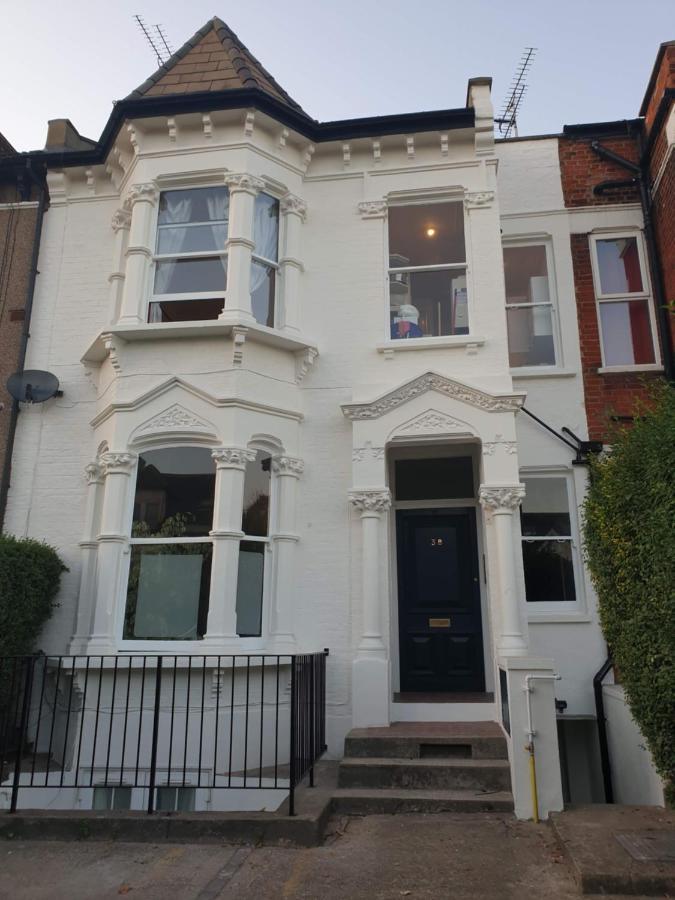 Cozy Muswell Hill 1-Bedroom Flat London Bagian luar foto