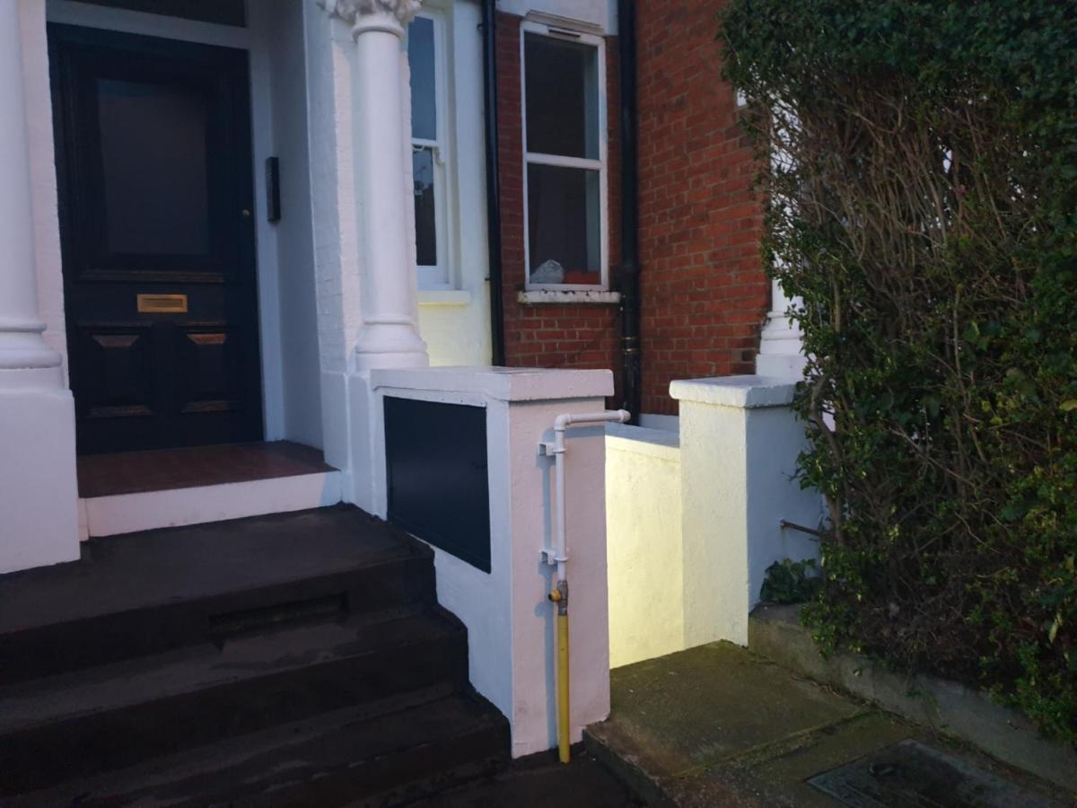 Cozy Muswell Hill 1-Bedroom Flat London Bagian luar foto